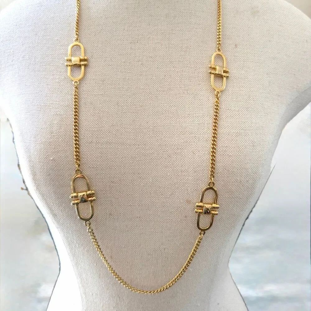 Gold Tone Equestrian Style Station Necklace Curb Chain Necklace